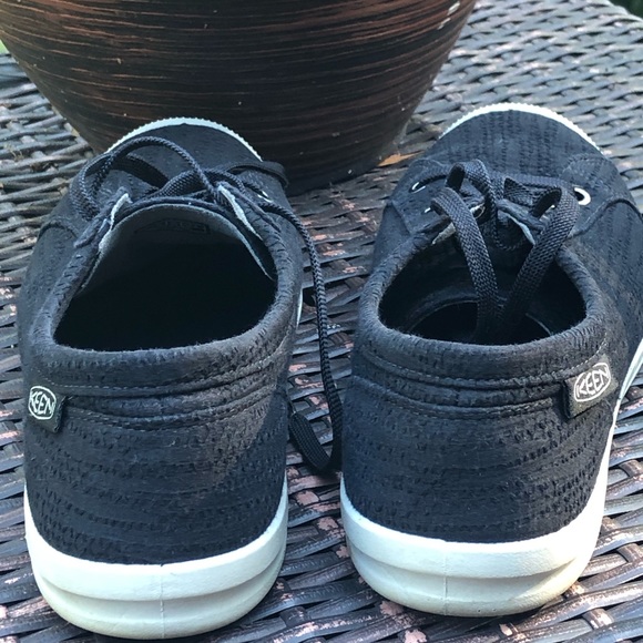 Keen Loralai Black Sneakers . Woman’s Size 8 - Picture 4 of 15